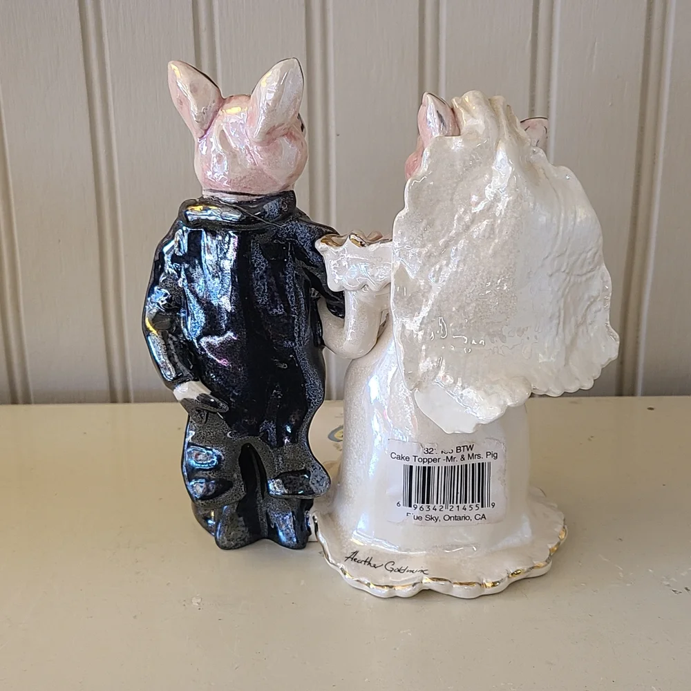 Blue Sky Clayworks Pig Bride and Groom Cake Topper